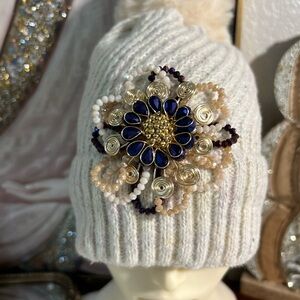 Woman winter knit beanie